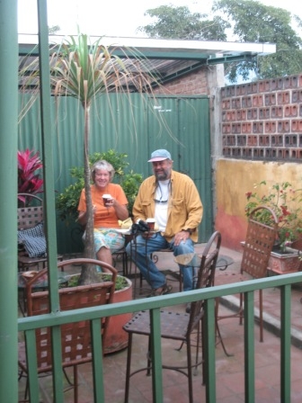 Julie and Mark (coffe before
heading to San Pedro.