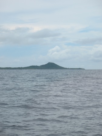 Approaching Utila from east